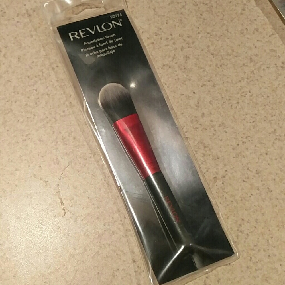 3/$20 🆕  Foundation brush nip revlon